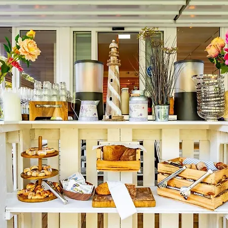 Juliane In Der Zum Kronprinzen Direkt Gegenueber Der Saarow Therme *