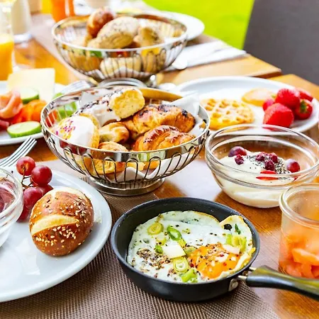 Juliane In Der Zum Kronprinzen Direkt Gegenueber Der Saarow Therme *