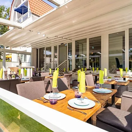 Juliane In Der Zum Kronprinzen Direkt Gegenüber Der Saarow Therme *