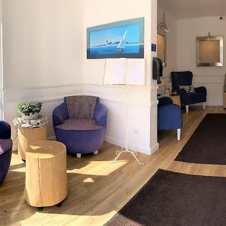 Juliane In Der Zum Kronprinzen Direkt Gegenueber Der Saarow Therme 아파트