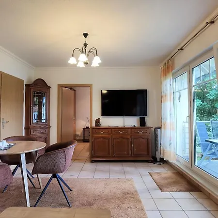 Juliane In Der Zum Kronprinzen Direkt Gegenueber Der Saarow Therme * Бад-Заров